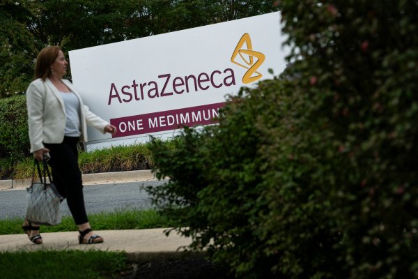 AstraZeneca avanza con píldora para bajar de peso y apunta a líderes del mercado de obesidad