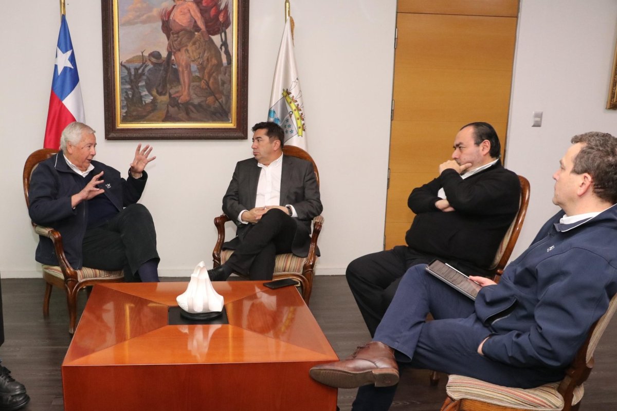 <p>Tras acuerdo para integrar activos de Huachipato, plana mayor de AZA se reúne con alcalde de Talcahuano para delinear reactivación de la siderúrgica</p>