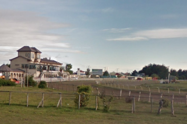 Club Hípico de Punta Arenas demanda indemnización luego que el ministro Poduje frenara millonaria expropiación