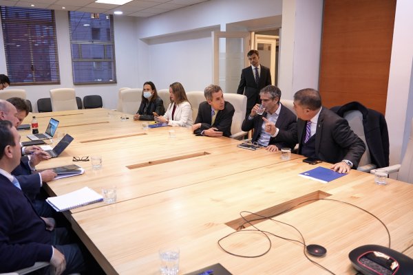 "No tenemos resuelto el problema": Asociación de Municipalidades se reúne con Quiroz en medio de discrepancias por contribuciones
