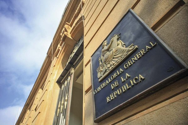 Contraloría asesta duro revés a biministro De Grange y frena decreto que habilita Ley Uber por deficiente