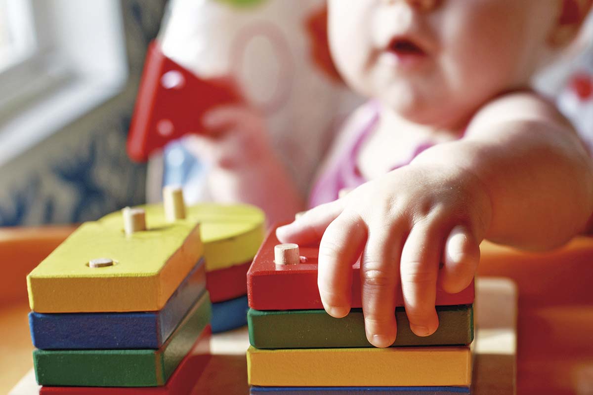 <p>A más educación, familias más pequeñas: la tensión detrás de la baja natalidad en Chile</p>