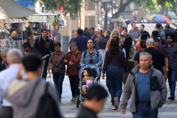 Alza del desempleo al partir el año le resta puntos a Chile frente a la región