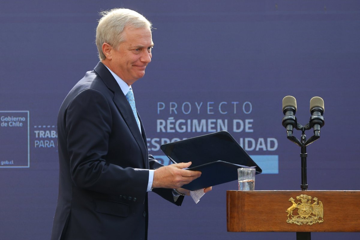 <p>Encuesta Criteria: desaprobación de Kast llega a 52% a tres meses de asumir y 38% de los encuestados cree que la ley miscelánea será positiva para el país</p>