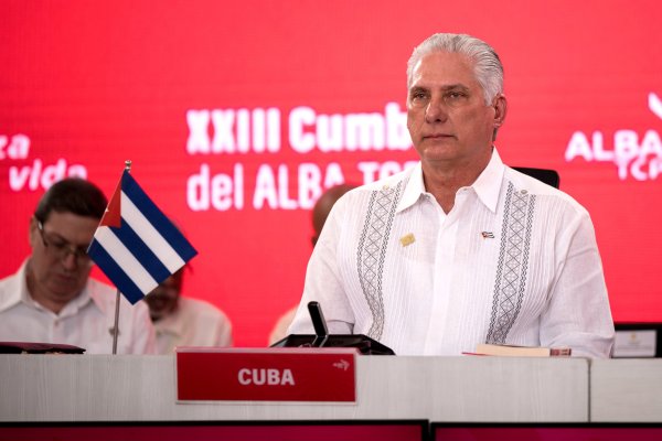 Líderes de Cuba evalúan reforma económica inspirada en China y Vietnam