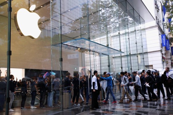 AirPods con cámara e IA y un iPhone edición aniversario: la gran apuesta de Apple para 2027