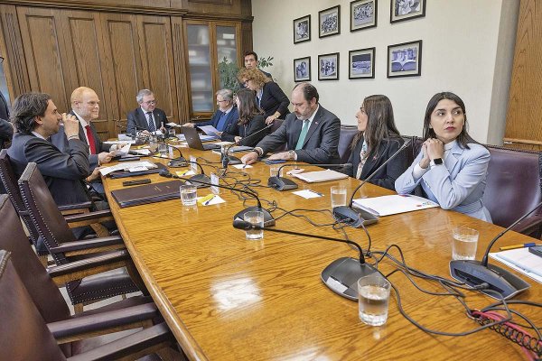 Rau admite que habría preferido “otro esquema de financiamiento” para sala cuna en medio de defensa del proyecto