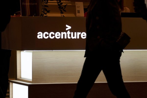 Las acciones de Accenture se desploman un histórico 18% a su nivel más bajo desde 2017 ante la creciente amenaza de la IA