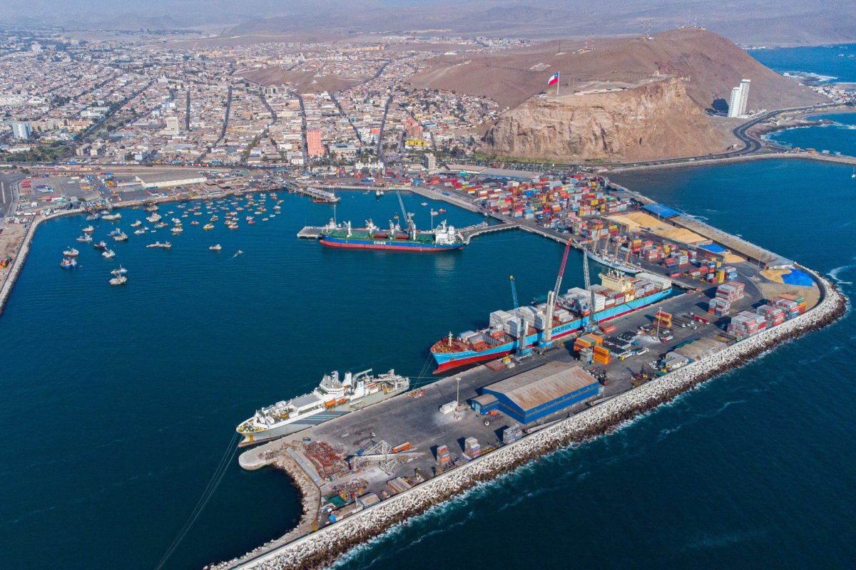 <p>Bloqueos en Bolivia presionan a puertos del norte con sobresaturación en Arica y plan de contingencia en Iquique</p>