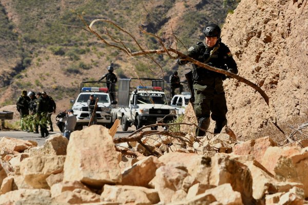 Crisis en Bolivia se descomprime tras aprobación de estado de excepción y cese de bloqueos