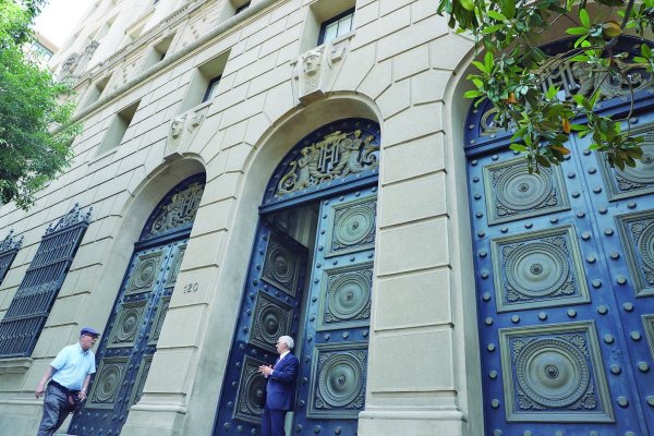 <p>En línea con Hacienda: banca de inversión corrige proyecciones de déficit fiscal de Chile y revisa a la baja el crecimiento del PIB para este año</p>