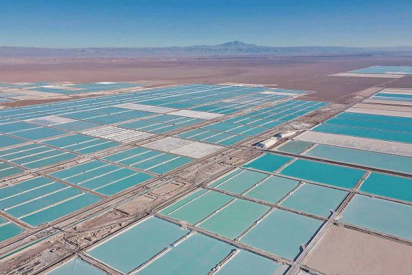Más allá de las baterías: Estudio proyecta "segunda ola de demanda de litio" impulsada por la IA, robótica y energía nuclear