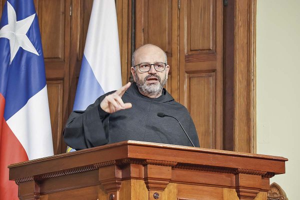Asesor de ética en IA del Vaticano plantea que las relaciones de poder hoy están mediadas por software