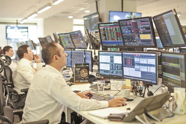 Contratar fondos mutuos por canales digitales podría ser más barato y rentable, según la CMF