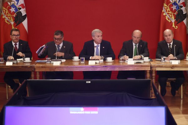 En consejo de gabinete y en semana clave, Kast llama al Congreso a aprobar la idea de legislar de la ley miscelánea