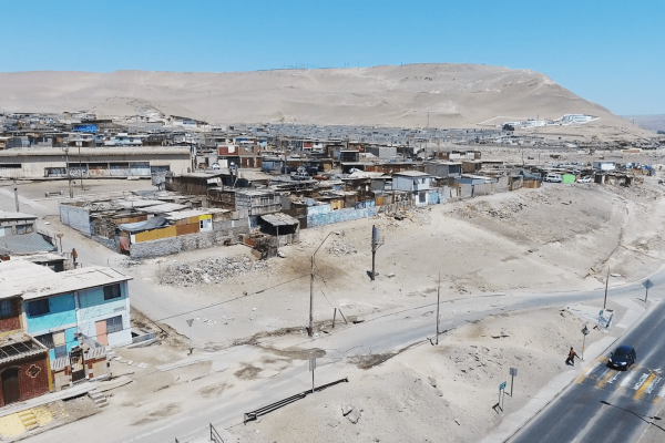 Demolición de toma en Cerro Chuño, Arica, avanza con recursos aprobados, pero Contraloría alerta falta de claridad en entrega de terrenos