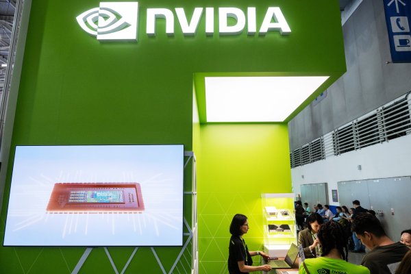 Los chips de IA de Nvidia prohibidos duplican su precio en el mercado negro de China
