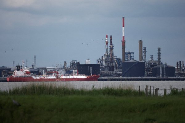 El petróleo Brent retorna a precios previos a la guerra