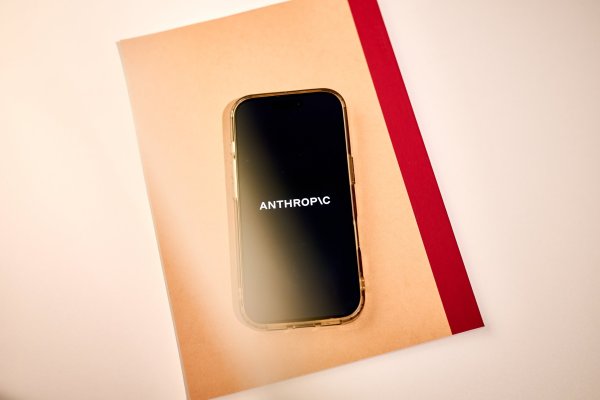 Anthropic acusa a Alibaba de obtener acceso ilícito a Claude