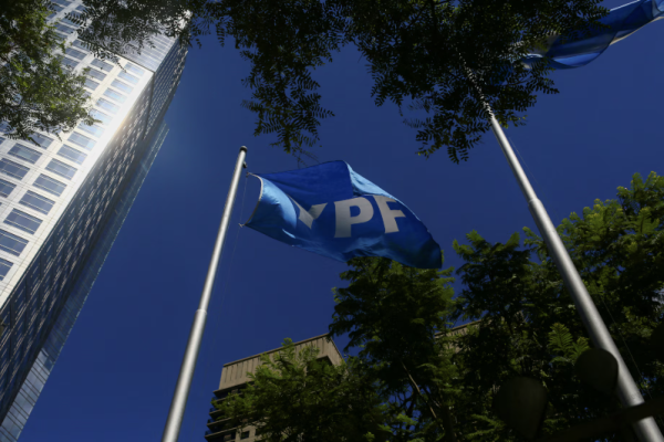 YPF firma carta mandato con BID Invest para estructurar financiamiento por hasta US$ 500 millones para Vaca Muerta