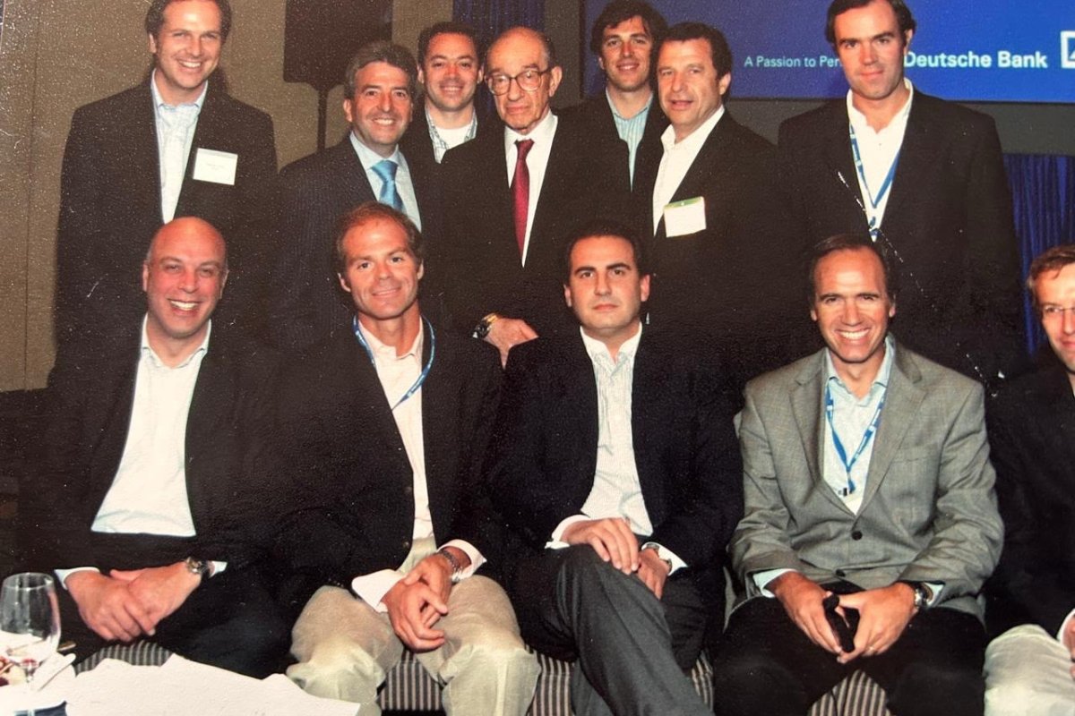 <p>La foto de chilenos en Miami que volvió a circular tras la muerte de Alan Greenspan</p>