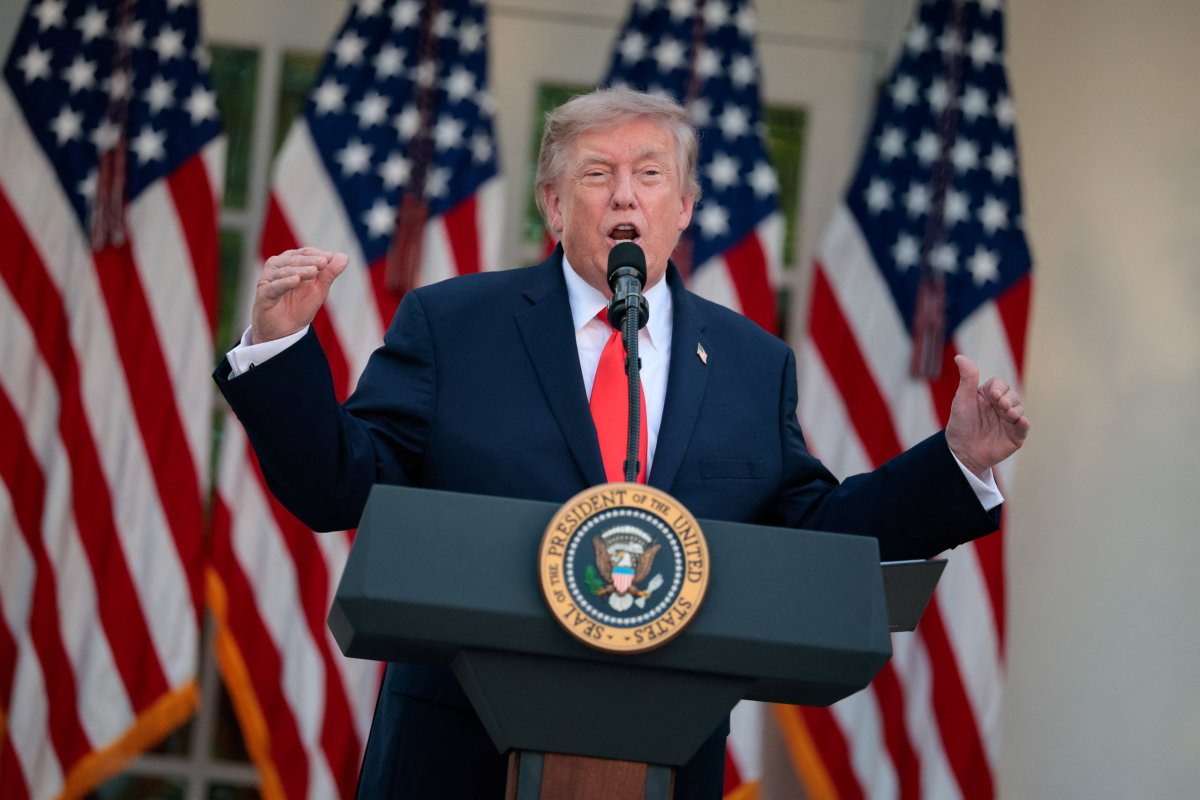 <p>EEUU lanza un ataque de represalia tras denuncia de Trump de que Irán violó el alto al fuego</p>
