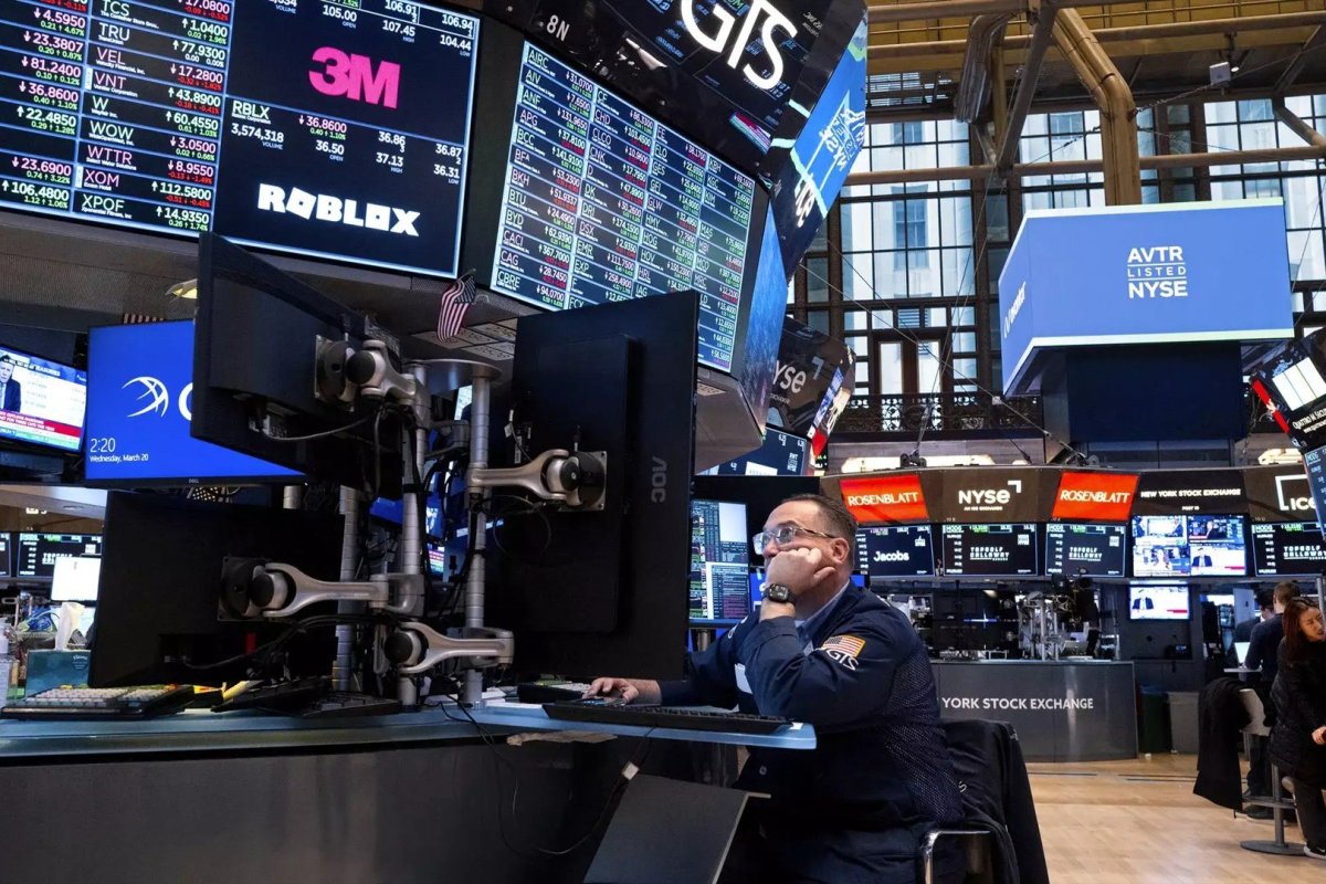 <p>Wall Street sube tras el alivio de las tensiones entre EEUU e Irán y acciones tecnológicas se disparan</p>