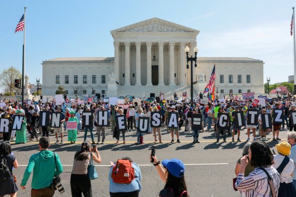 Corte Suprema de EEUU falla en contra de decreto de Trump que limita la ciudadanía por derecho de nacimiento