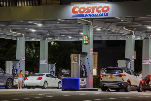 Gobierno de Trump presiona a bencineras para que rebajen el precio de la gasolina