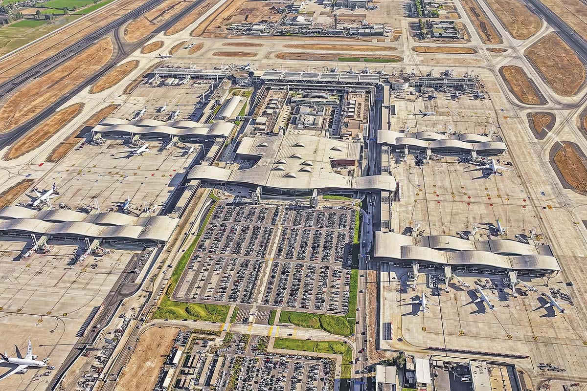 <p>Concesionaria del Aeropuerto de Santiago pierde demanda contra el MOP por sobrecostos en construcción del terminal</p>