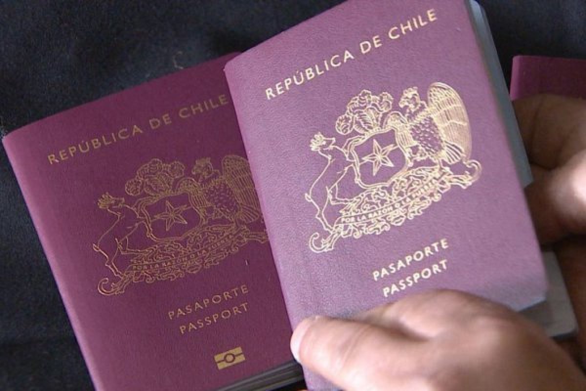 <p>Pasaporte chileno sigue siendo el más poderoso de América Latina, según el Global Passport Index</p>