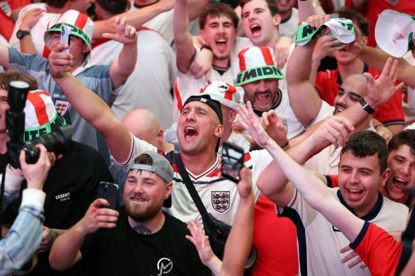 El gobierno británico extiende el horario de los pubs ingleses hasta las 5 de la mañana para el partido contra México