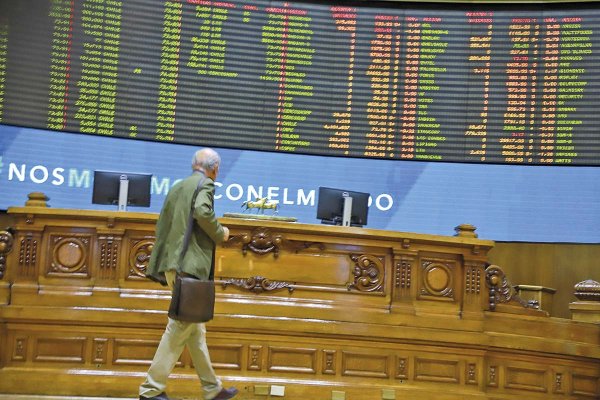IPSA cerró el primer semestre con menor alza en la región, arrastrado por bajo crecimiento económico