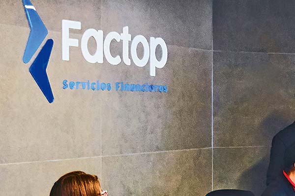 Los cheques ligados a las hermanas Luksic y Elberg que financiaron un nuevo reparto de la quiebra de Factop