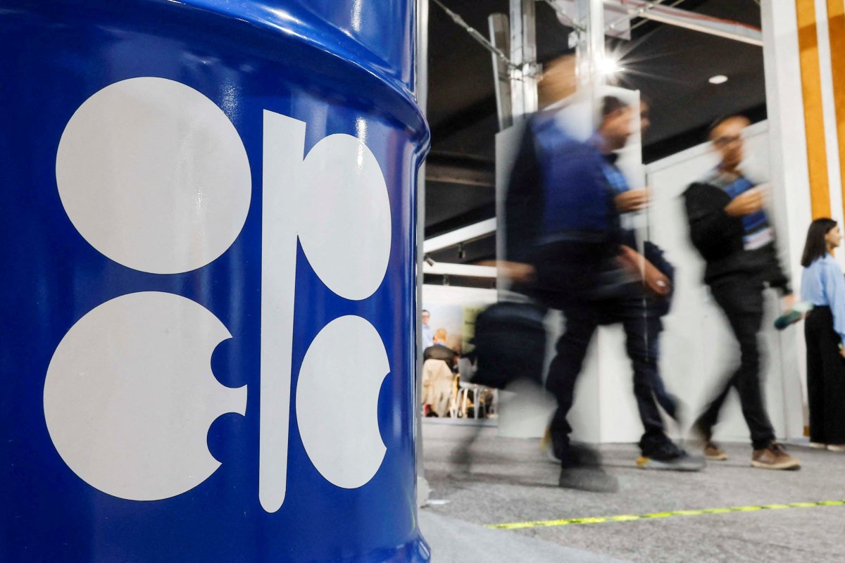 <p>OPEP+ aprueba un alza de producción mientras repunta el tráfico por el estrecho de Ormuz</p>