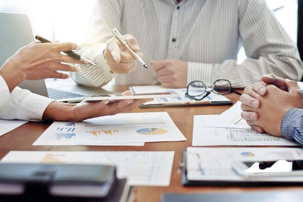 Ciberseguridad, riesgo de mercado y geopolítica: las principales preocupaciones de ejecutivos y directores de empresas
