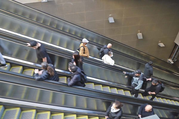 Hogares chilenos registraron una menor deuda y un aumento en sus ingresos durante el primer trimestre