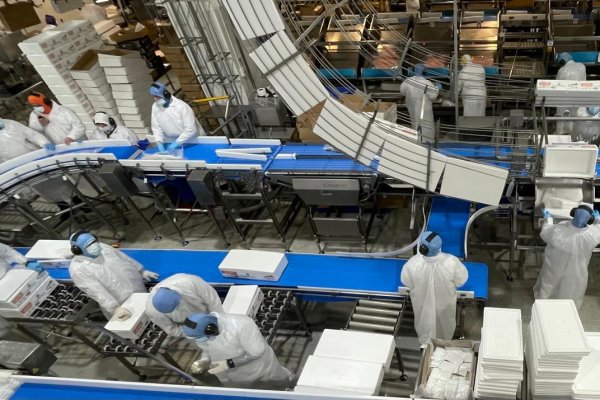 Trabajadores de Salmones Camanchaca inicia huelga legal en Tomé, exigen mejoras salariales y redistribución de ganancias