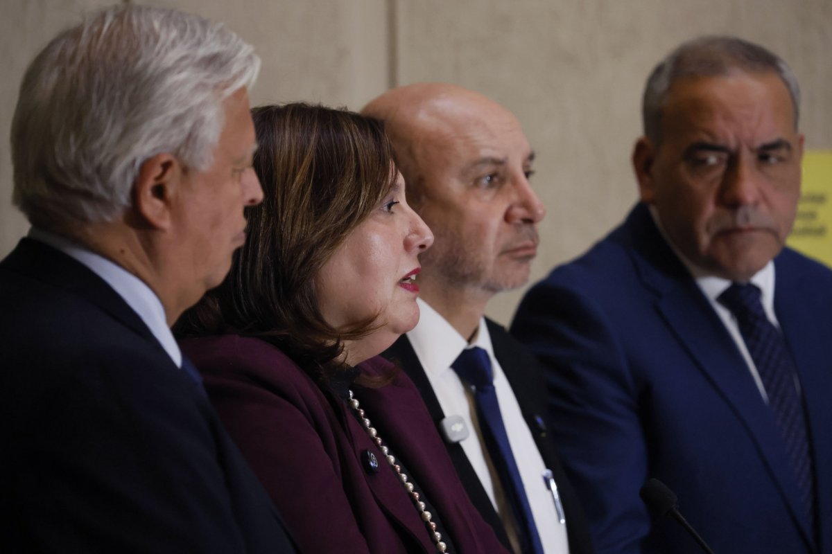 <p>Los socialistas abordaron la polémica en un punto de prensa este martes. Crédito: Aton.</p>