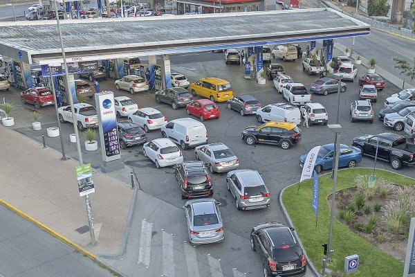 Los combustibles anotan su cuarta baja consecutiva en Chile, pero aún falta para llegar a niveles previos al alza histórica de marzo