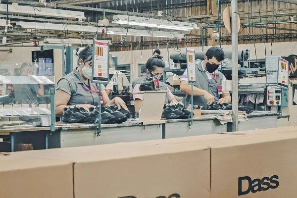 Fabricante de Nike y Adidas en Argentina cierra su última planta y dejará de tener actividad industrial en el país
