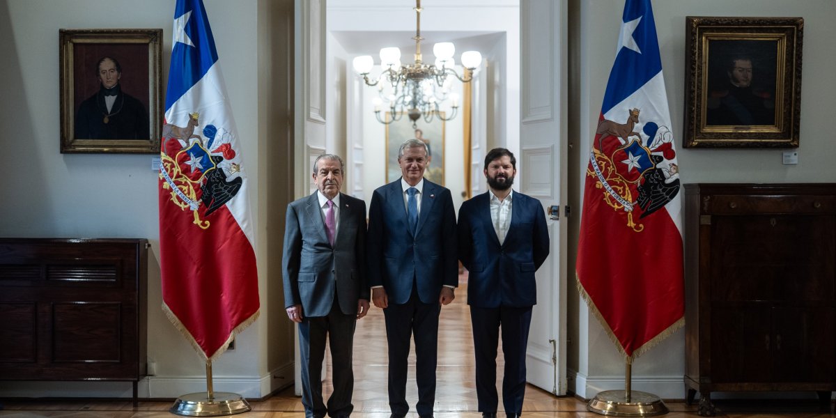 <p>Ahora en DF | Expresidentes Frei y Boric visitan La Moneda para almuerzo protocolar con Kast</p>