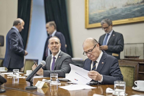 Hacienda formaliza baja del impuesto corporativo a 22% en ley miscelánea, acota crédito fiscal al empleo y crea un nuevo beneficio por gastos catastróficos en salud