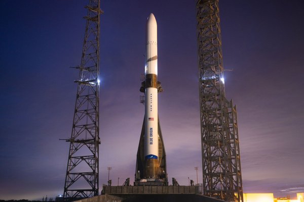 Blue Origin, de Jeff Bezos, y ronda de US$ 10 mil millones: ¿Qué chilenos trabajan ahí?