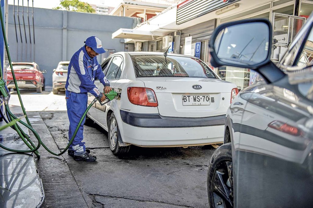 <p>La Agencia Internacional de Energía advierte de un ajuste en la oferta global de gasolina y diésel</p>