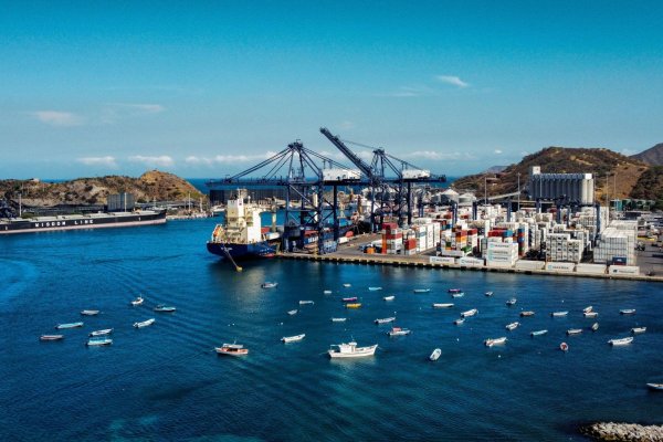 EEUU flexibiliza la exportación de tecnología y chips de IA a Emiratos Árabes Unidos