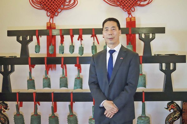 La activa y silenciosa arremetida diplomática para blindar las inversiones chinas