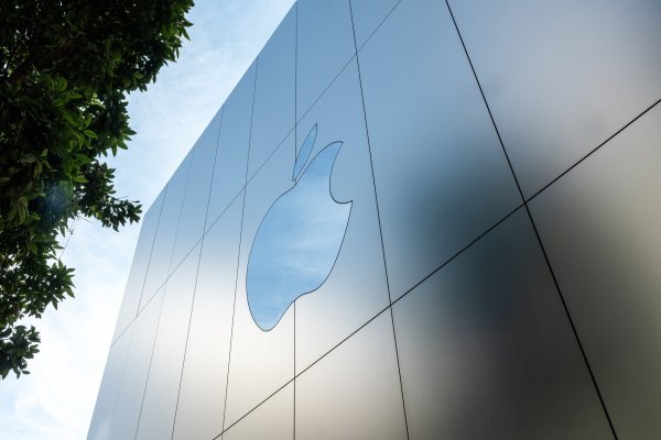 Apple demanda a OpenAI y la acusa de robar secretos comerciales para nuevos dispositivos