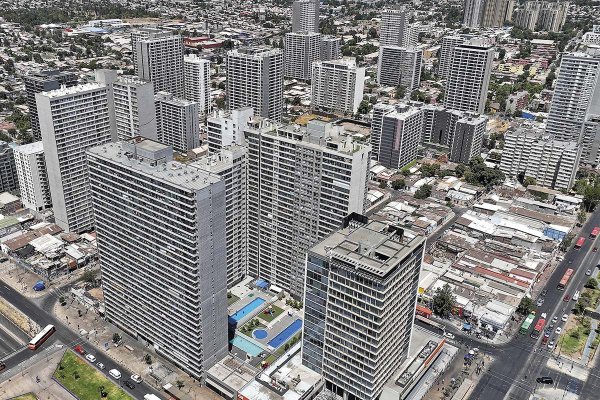Providencia supera a Las Condes en valor de gastos comunes y se acerca al podio de las comunas más caras de la RM
