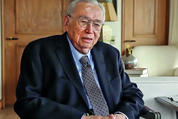 A los 94 años fallece Enrique Krauss (DC), exministro del Interior de Aylwin y figura clave de la transición a la democracia